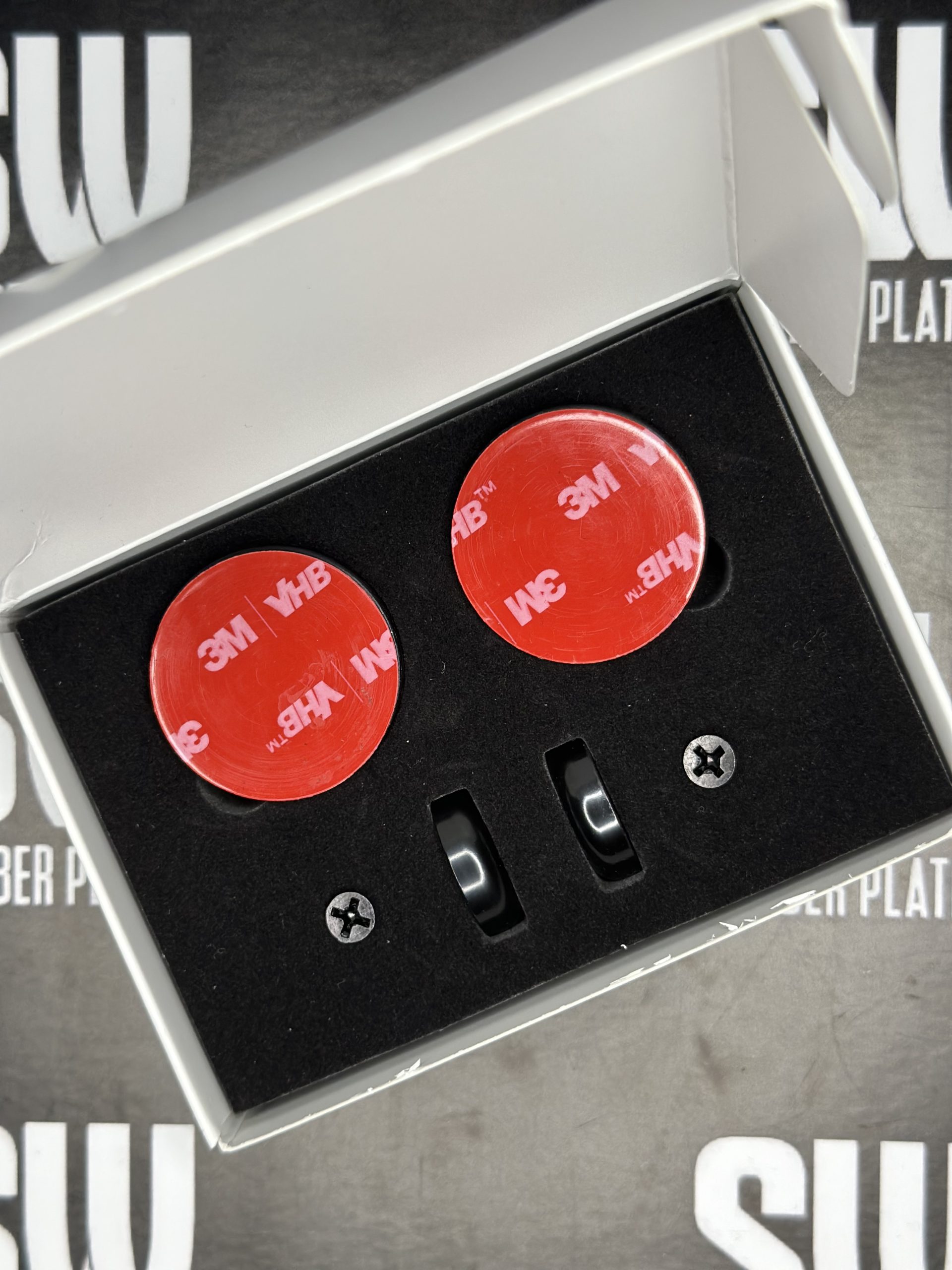 magnetic number plate holder